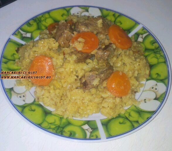 Pilaf cu legume si carne de porc reteta